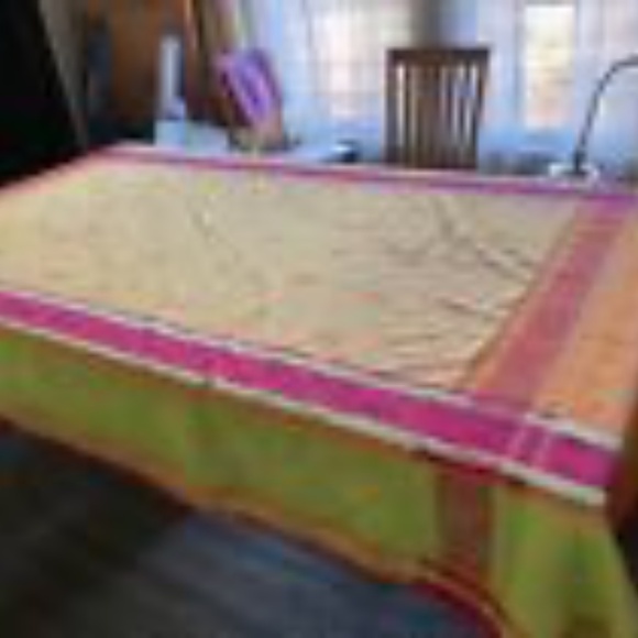 La Maisonnette Tablecloth 90 x 60 inches - Picture 7 of 11